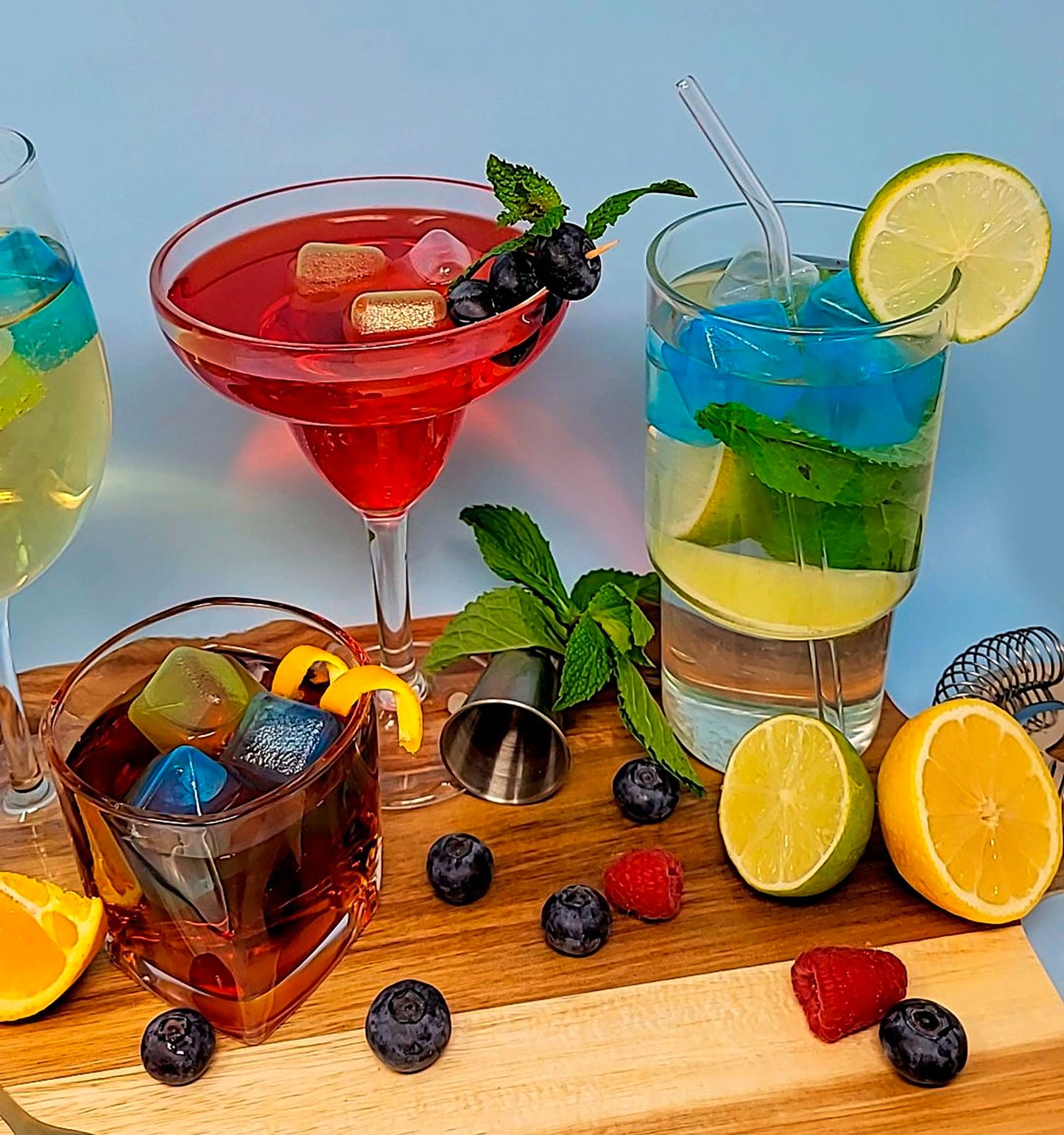 Assorted cocktails chilled with Reusacube reusable ice cubes and fresh fruit